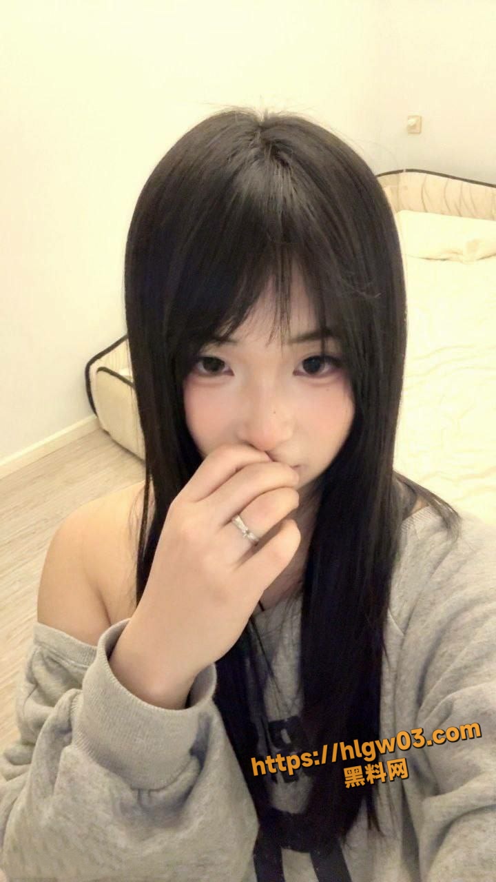 清纯外表实际拜金骚母狗 私下自慰视频流出 小穴高潮特写 清纯人设崩塌！