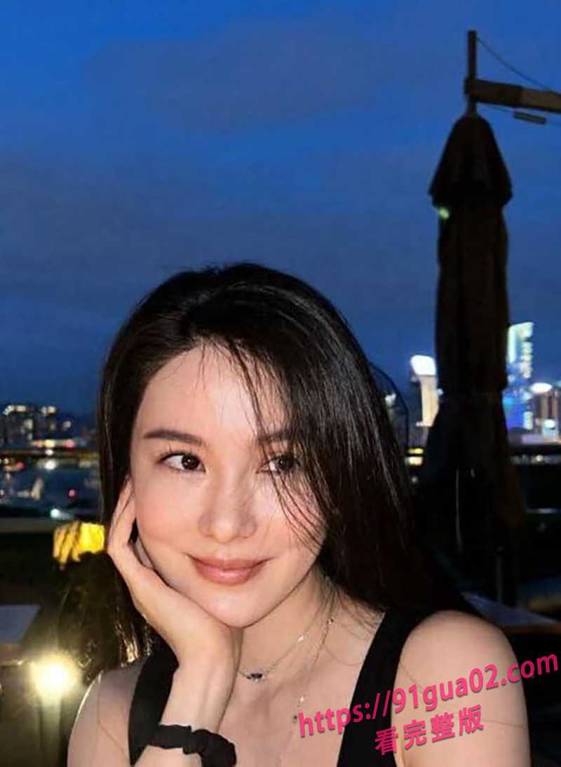 港大才女镜头下的反差诱惑 身材气质双满分 配图2