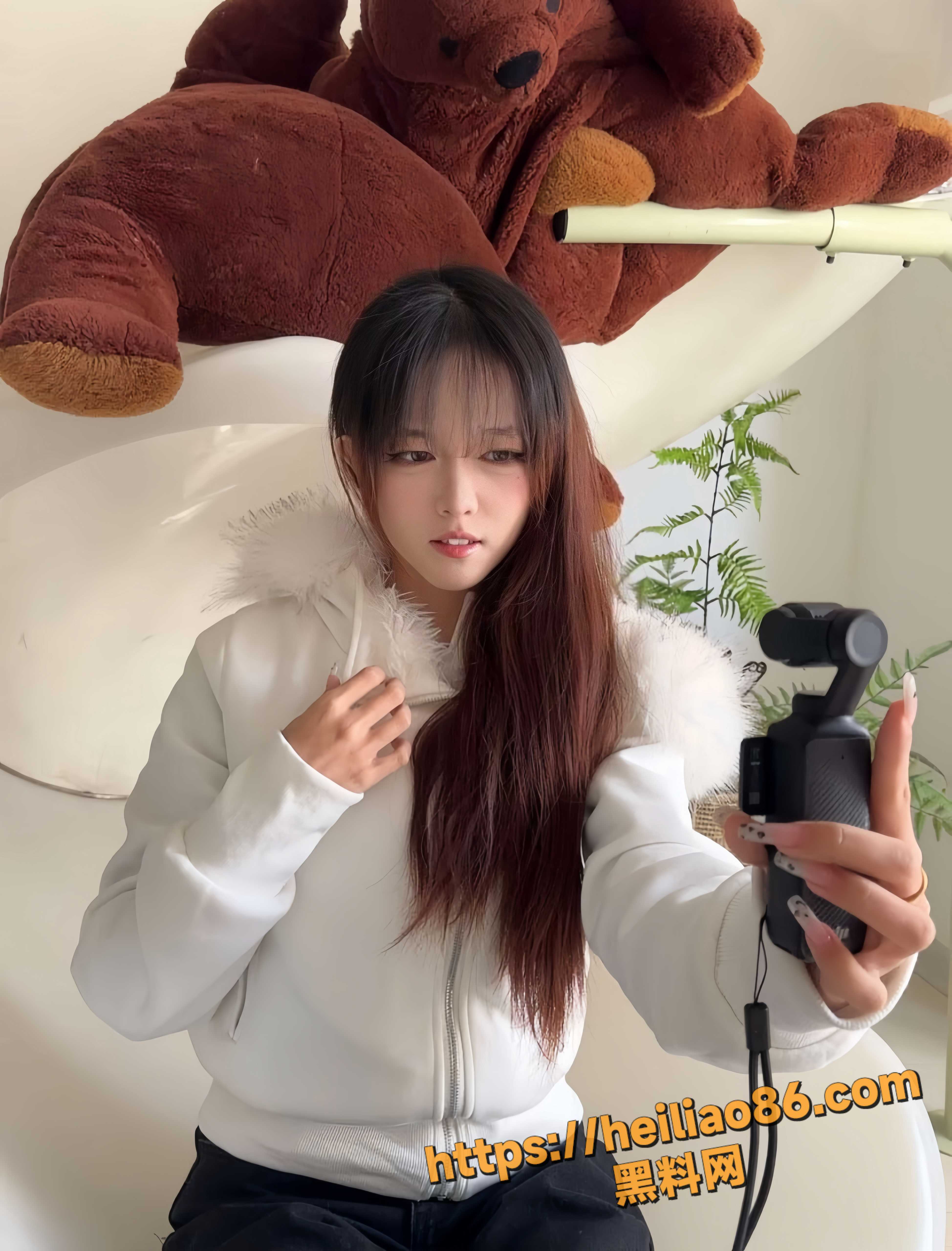 河南反差婊 柳诗涵 与金主性爱视频曝光 口交舔蛋站立后入表情骚浪至极！