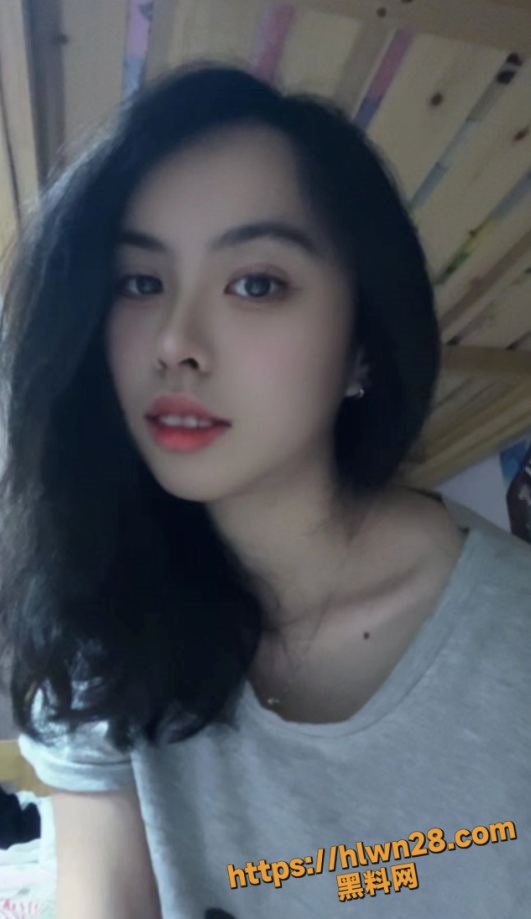 广东电子科技大学中山学院女大学生 曾嘉仪 被调教的黑料视频全校疯传 深喉跪舔后入爆操 无套打桩高潮连连！