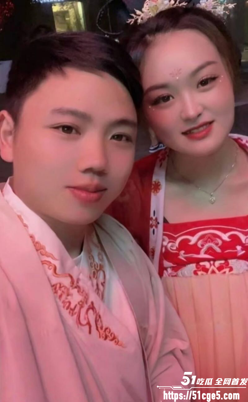 抖音百万网红胡一刀狂睡兄弟老婆新月 11