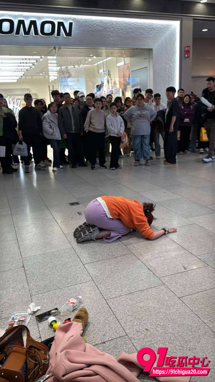 北京荟聚购物中心闹事现场3