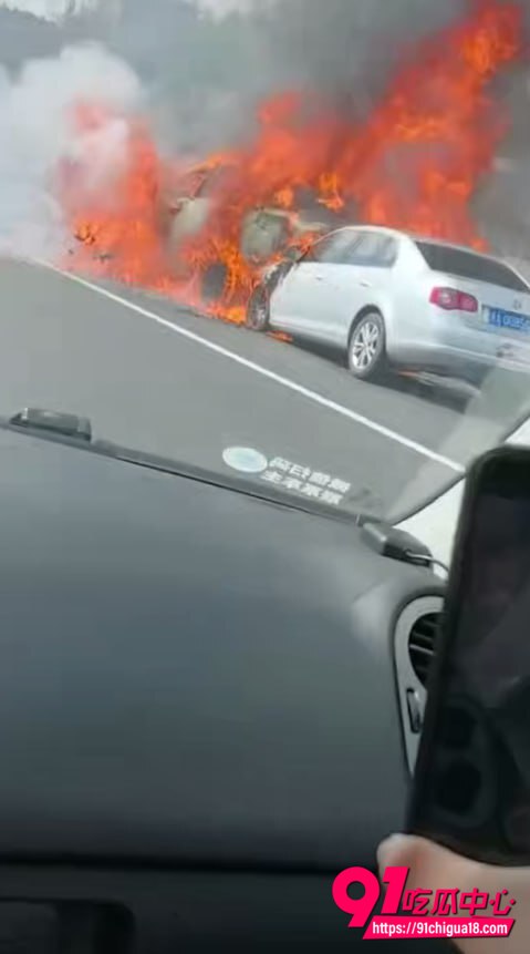 G60沪昆高速衢州段车祸现场2