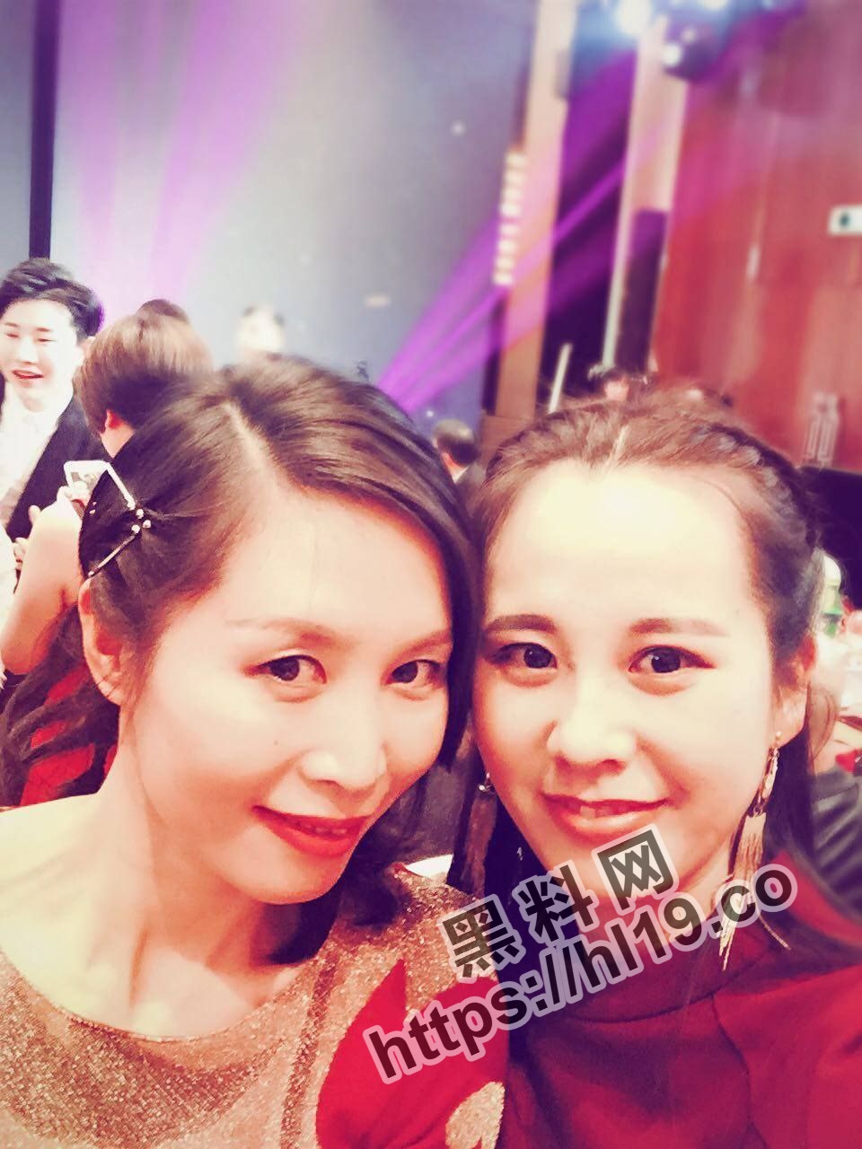 一把年纪的熟女少妇依然有着狂热的性欲，找来金主让其无套各种调教！