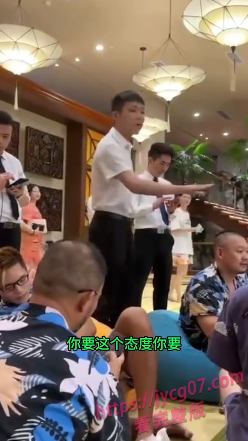 多人泡澡期间行为不当遭驱逐！网友直呼场面离谱 配图3