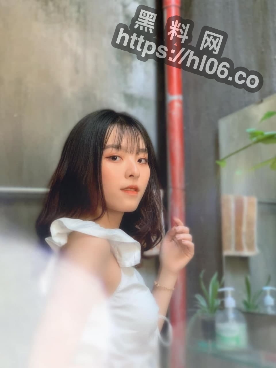 02后骚女妹妹口爆吃精，跪舔姿势完美驾驭，金主爽到鸡鸡爆炸爽到翻白眼！