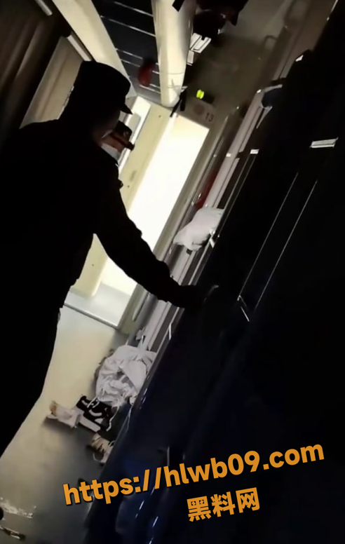 火车惊现人体生化武器 醉酒男当场拉屎 全车厢秒变毒气室 列车长30年生涯首次社死！