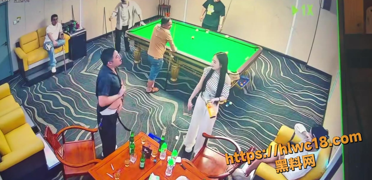 台球室奇葩事件 口嗨女狠怼真实男 有种脱裤子 结果真脱了她却蒙眼 爆笑吃瓜现场