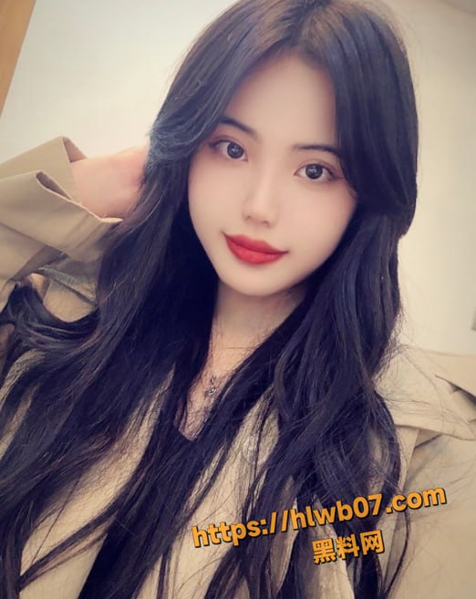 广西美女 何少雪 裸贷逾期被曝光全裸深蹲撒尿 逼怼镜头 母狗爬行尺度炸裂！