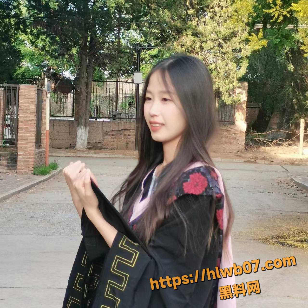 斯文眼镜学霸 刘亚丽 情趣内衣反差诱惑 被男友狂操喷水内射！