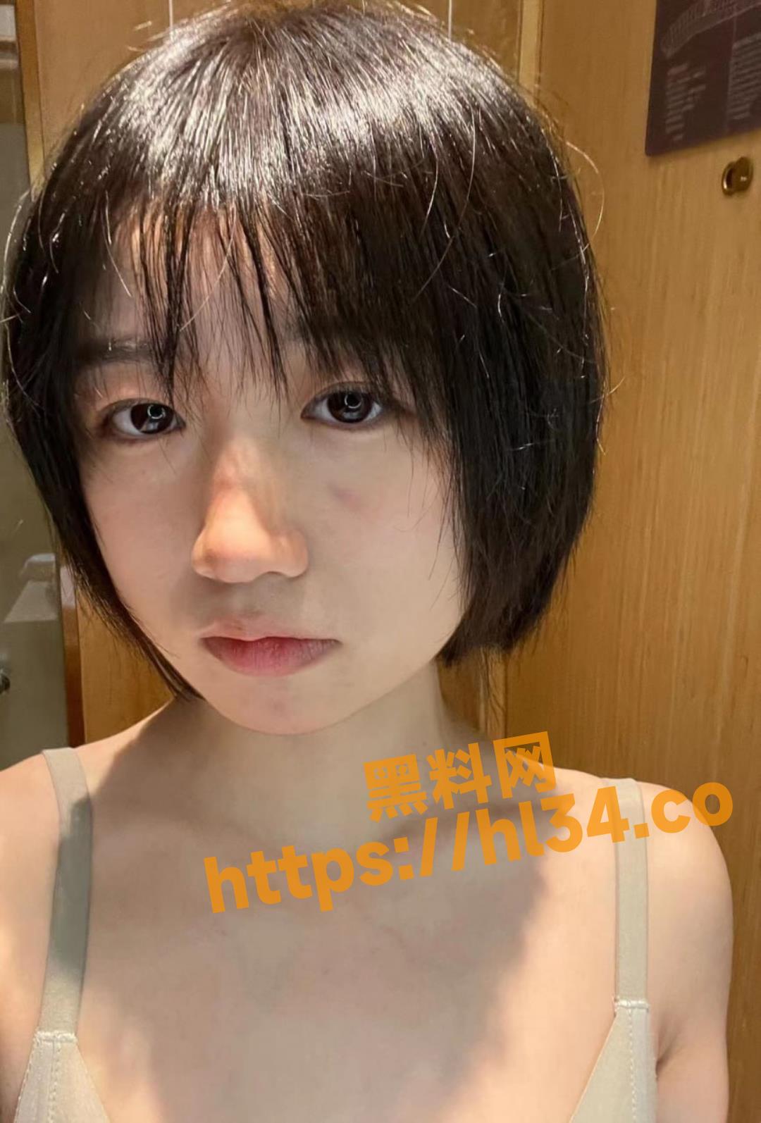 极品小萝莉母狗 微胖短发妹子非常闷骚的反差女 裸照曝光