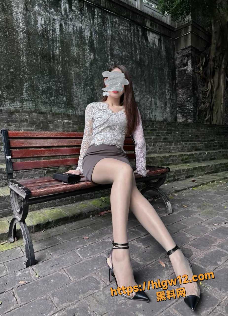 推特 迷雾夫妻 私拍合集流出 巨乳肥臀的美艳骚妇 公园长椅露出自慰 炮机暴力打桩淫态尽显