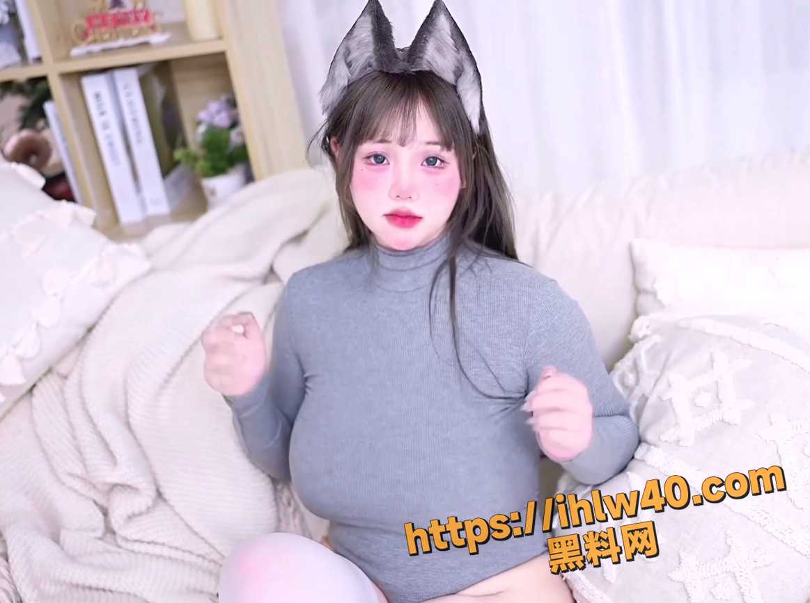 硕大吊钟形巨乳却又是童颜清纯美女的长相 这你能受得了 奶子比头都大是什么感受 精致少女来带你感受一下！
