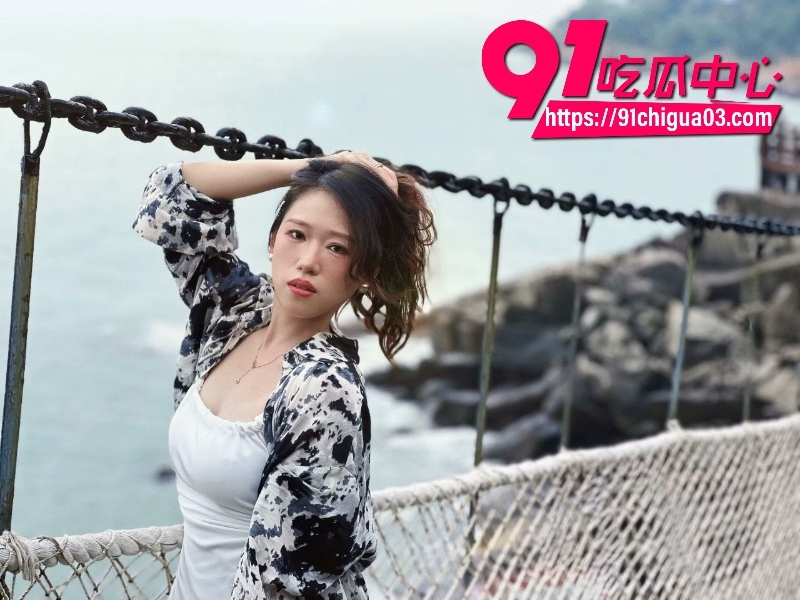 由于不能忍受自己的寂寞，在外面各种红杏出墙12