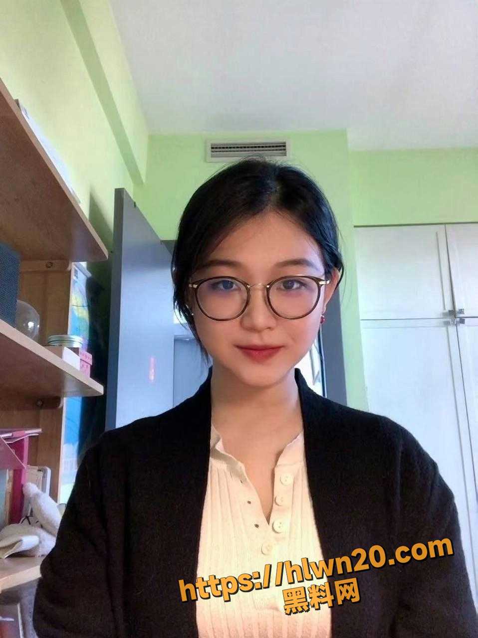四川反差骚货 李晓欣 和男友性爱视频被男友分享给好兄弟 经常叫好兄弟一起操老婆！