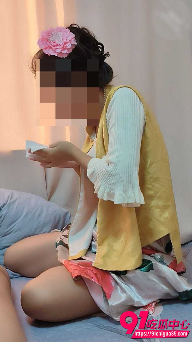 海角大神相依为命的母子 母子重燃欲火 儿子在家闲置忍不住内射妈妈肥屄!
