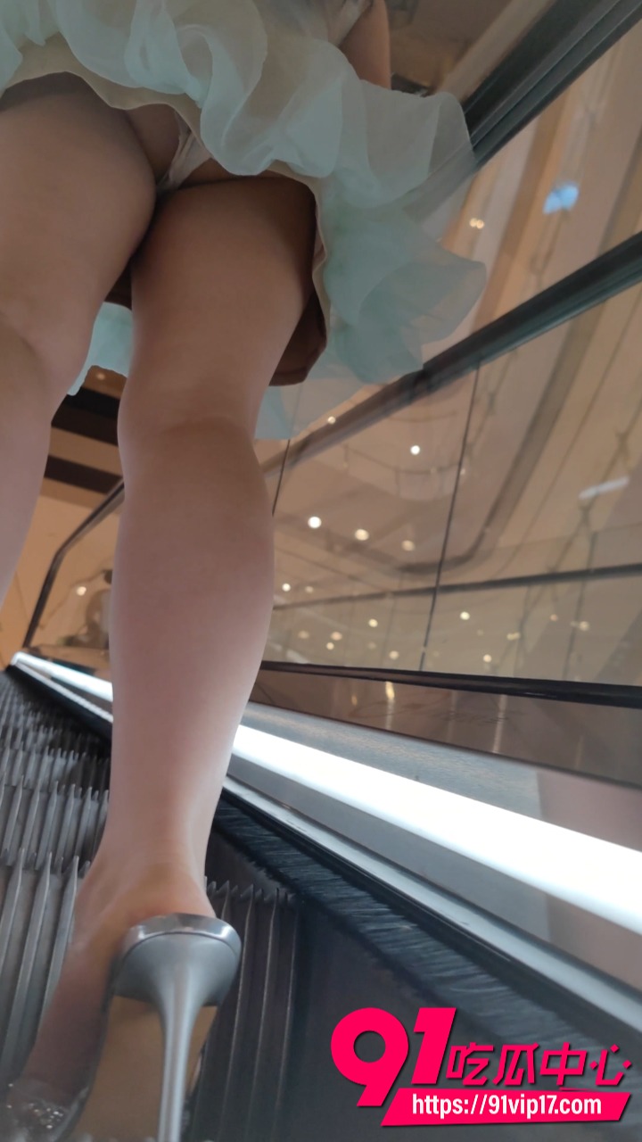 抄底小姐姐裙底视频 3 抄底小姐姐裙底视频 3