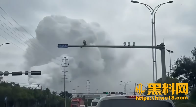 云南昆明晋宁化工厂黄磷泄漏 引发大面积毒烟 周边居民眼痛呛咳症状明显