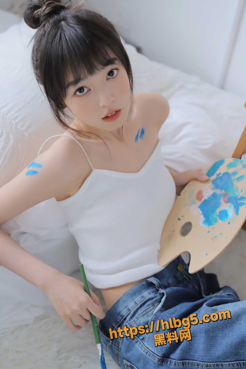 绿帽男贡献新婚妻子给单男 两人轮流抽插多人混战 好东西就是要和好兄弟分享！