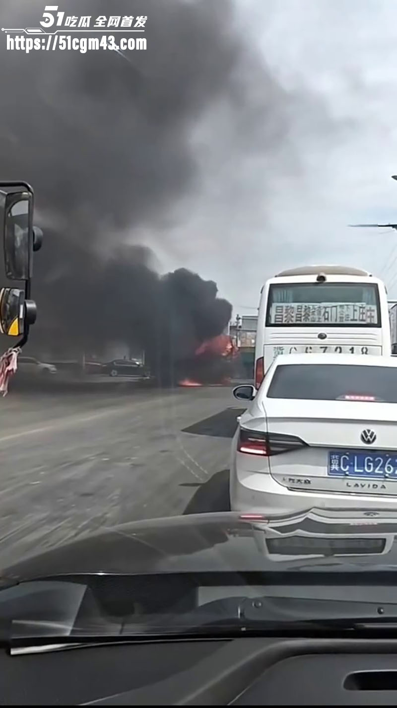 秦皇岛昌黎九龙山十字路口渣土车碾压母女2亡2