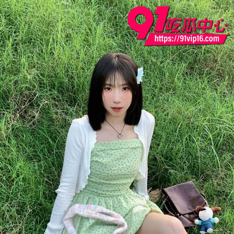 成年女大学生校外认主 被大叔调教成泄欲玩具 身穿情趣内衣在床上疯狂激战