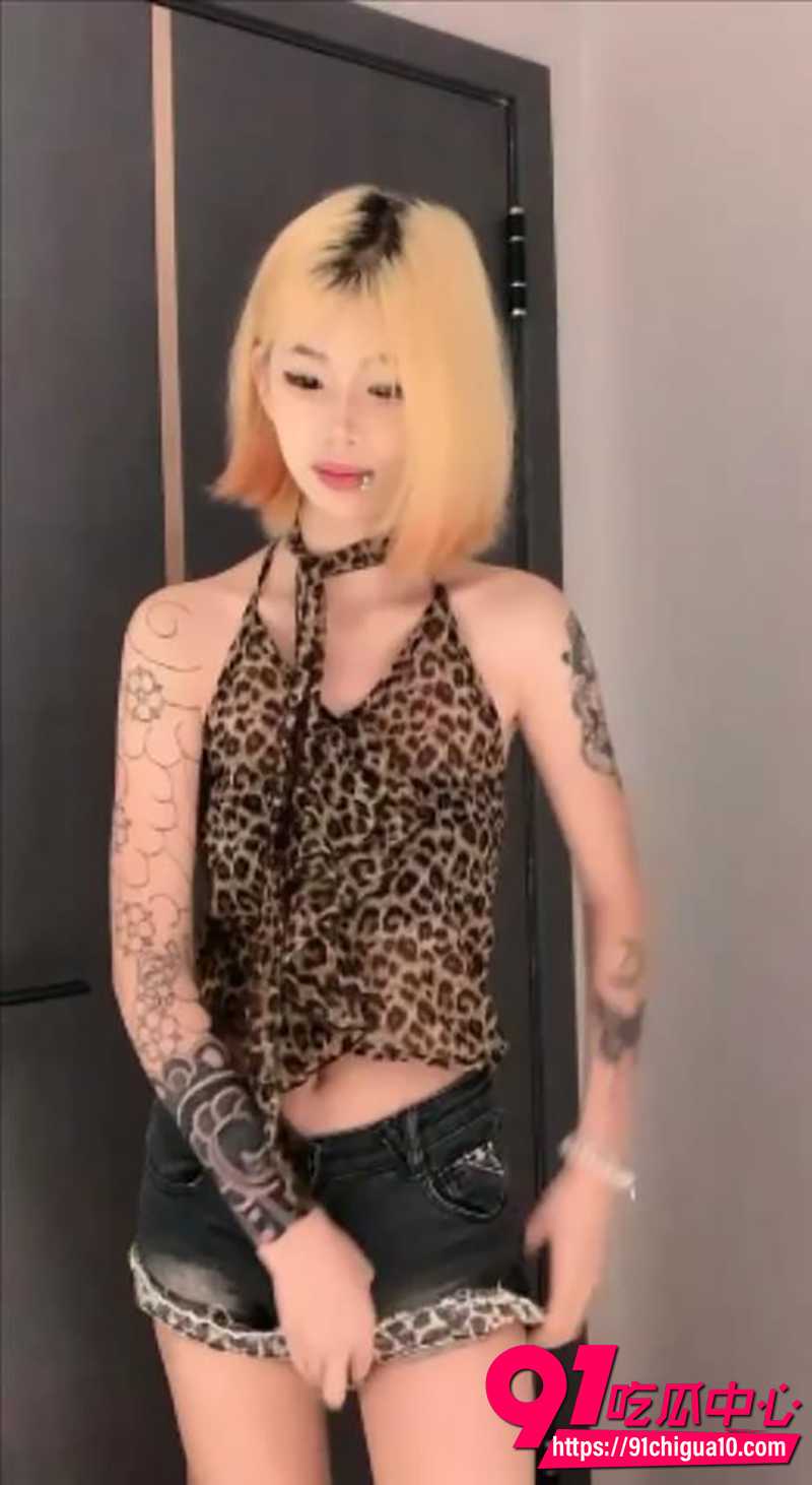 黄毛白虎精神小妹 1 黄毛白虎精神小妹 1