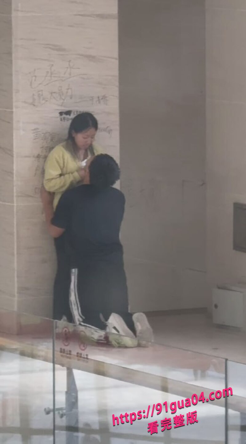 高中生课间大胆露出02