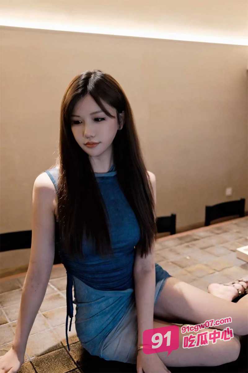 ED Mosaic新人Mia 一线天美鲍被两个鸡巴伺候 欲望高潮满足得娇喘停不下来~