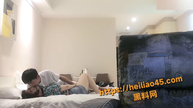 约妹达人 酒店约炮酒吧营销妹 纹身巨乳被多姿势暴操 连发两炮爽到腿软！