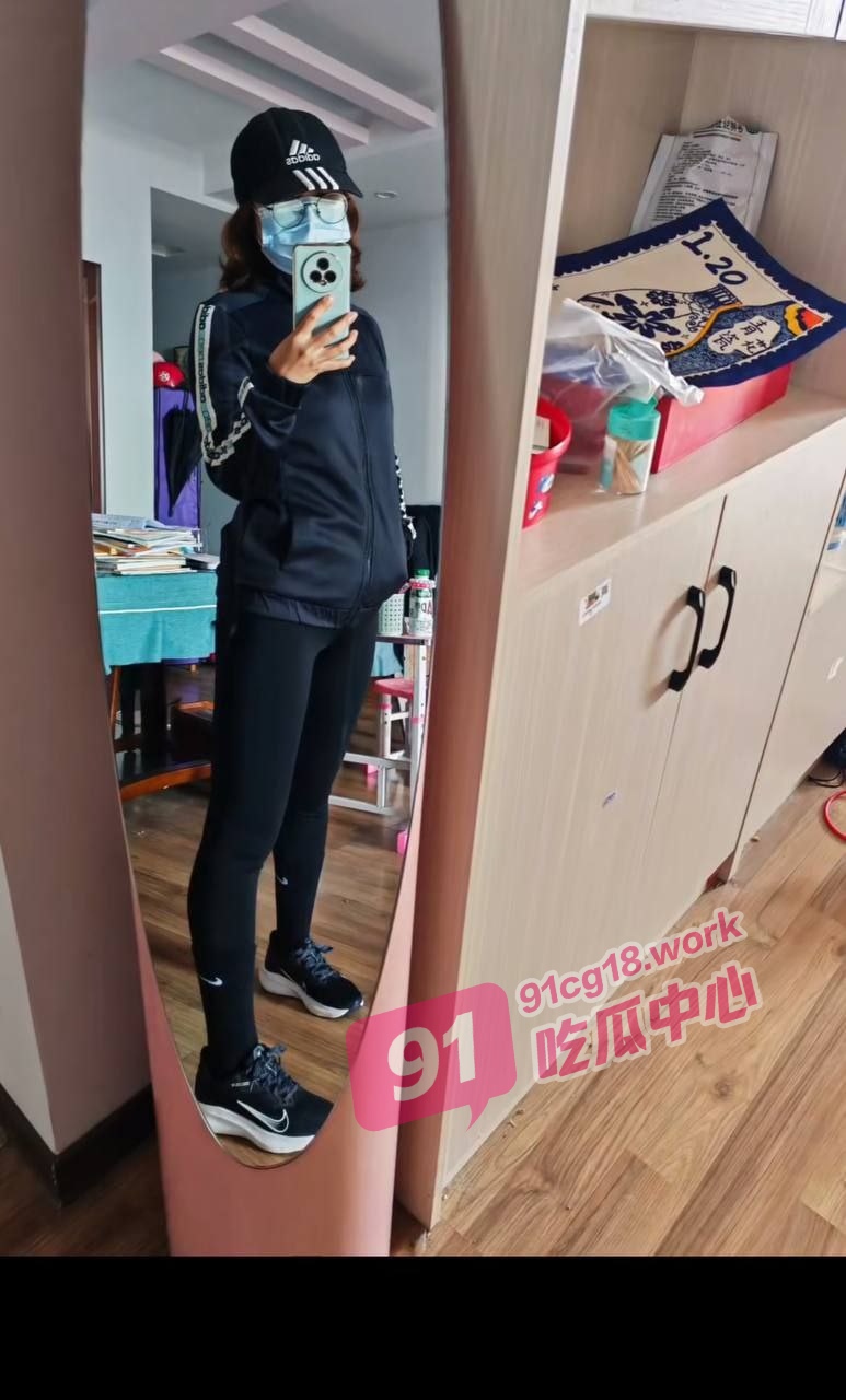 湖南大学老师 唐琼芬 出轨包养自己的男学生 骗老公出去打麻将 结果是出去挨操