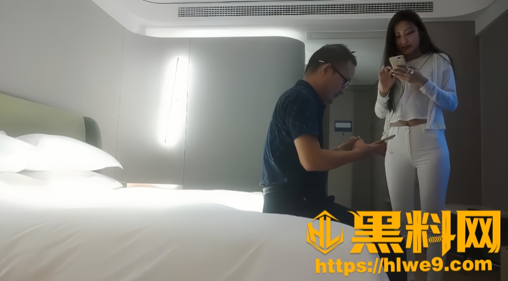 探花大神 曹老汉 约操极品长腿车模 女上位骑乘榨精浪叫不停