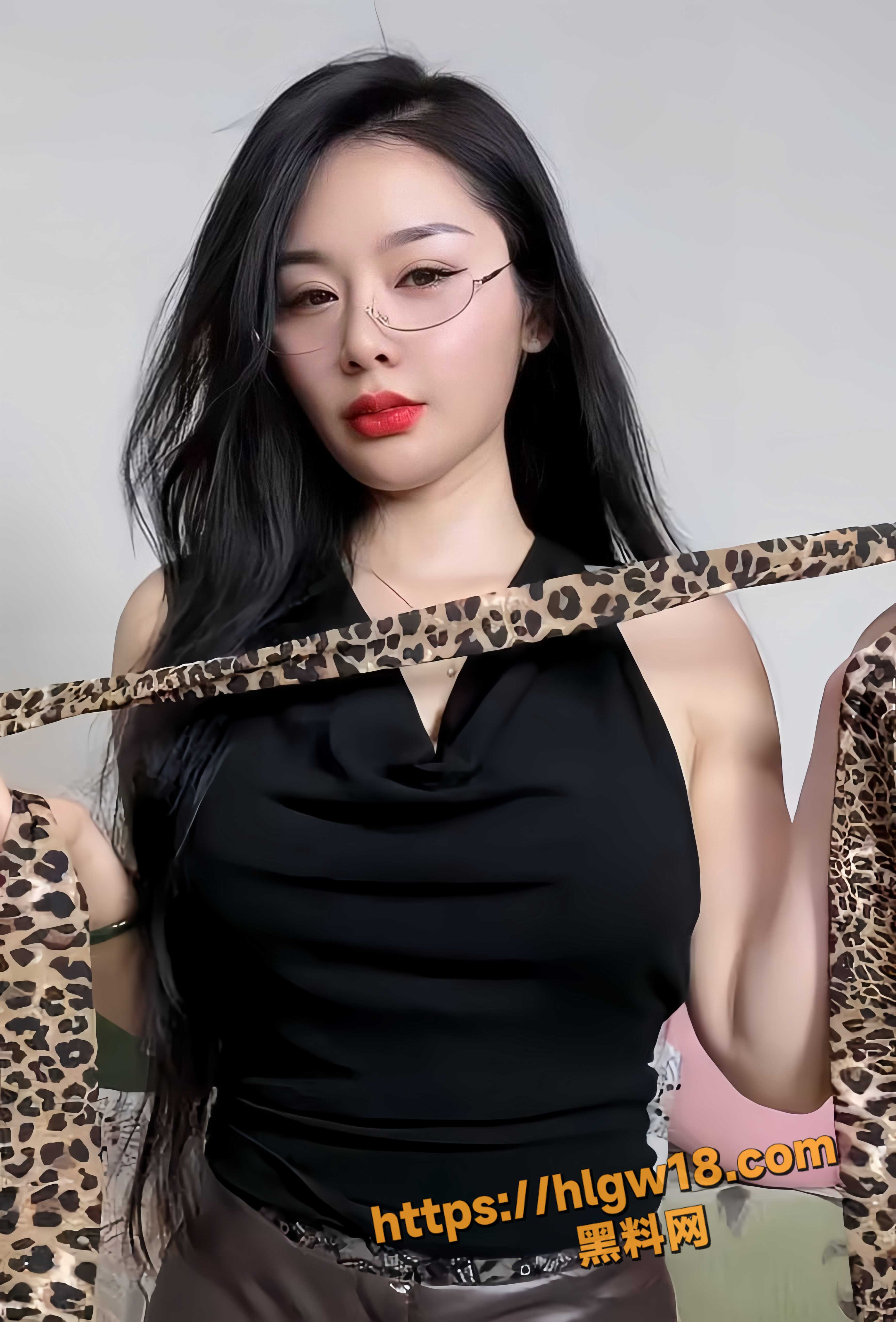 抖音冷艳熟女 未姨 最新定制福利流出 极品黑丝御姐跳蛋自慰 骚穴淫水泛滥画面极度淫靡