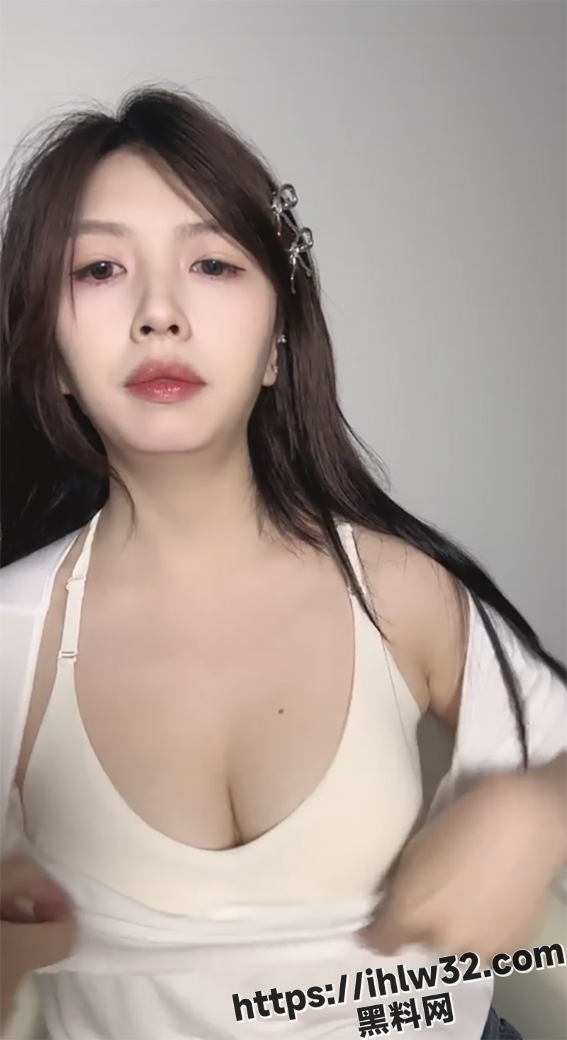 白月光极品女神 兜兜 平台第一颜值的明星脸主播 惊世容颜 巨乳诱惑 自慰扣逼