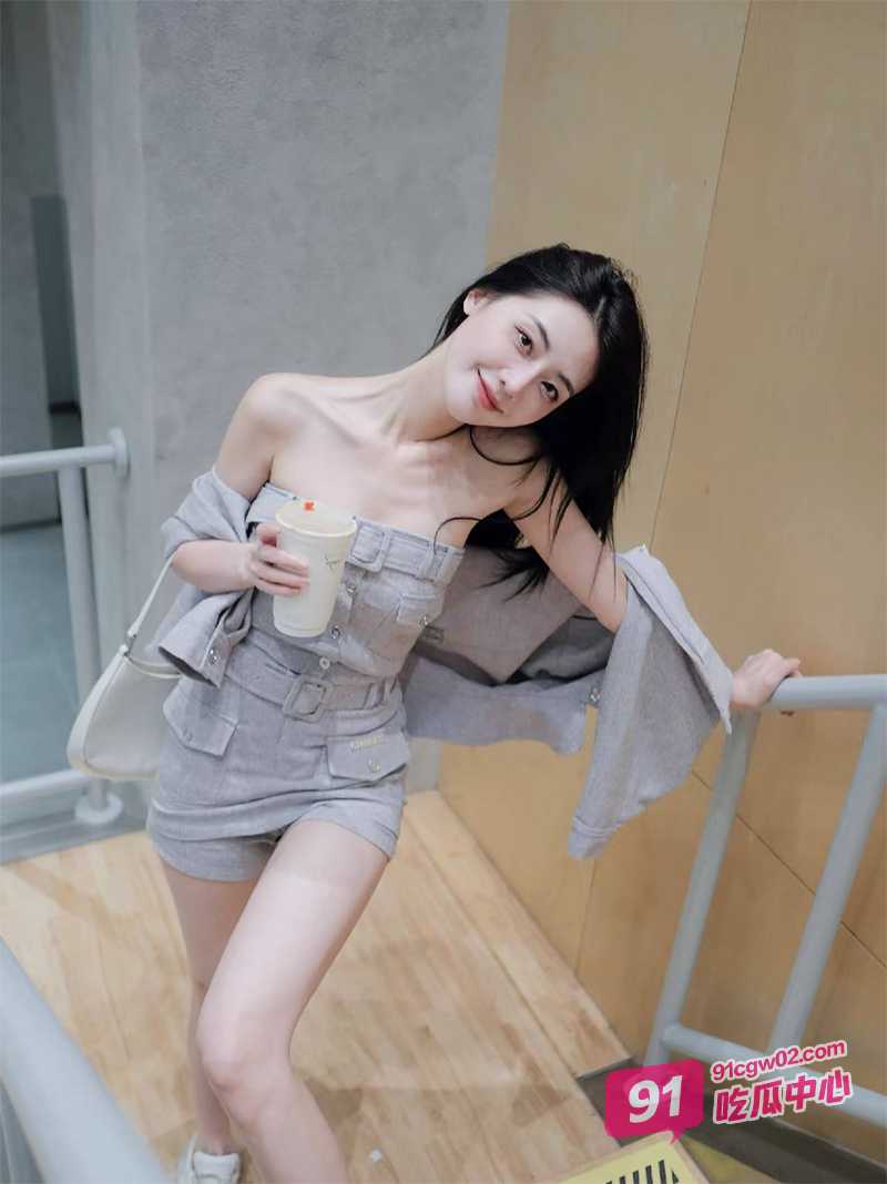 河南师范失恋学妹张雨舒 学长为安慰失恋学妹肉棒直顶花心！ 配图2