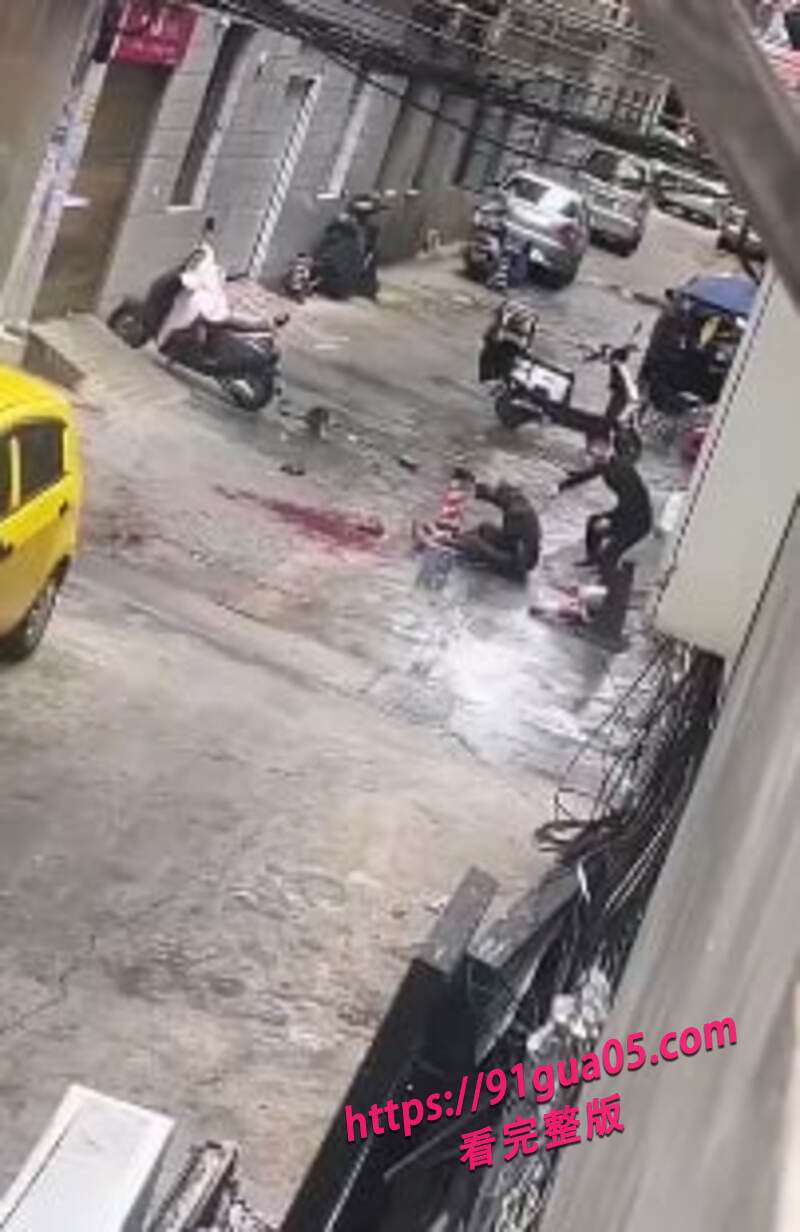 东风广场持刀伤人事件05