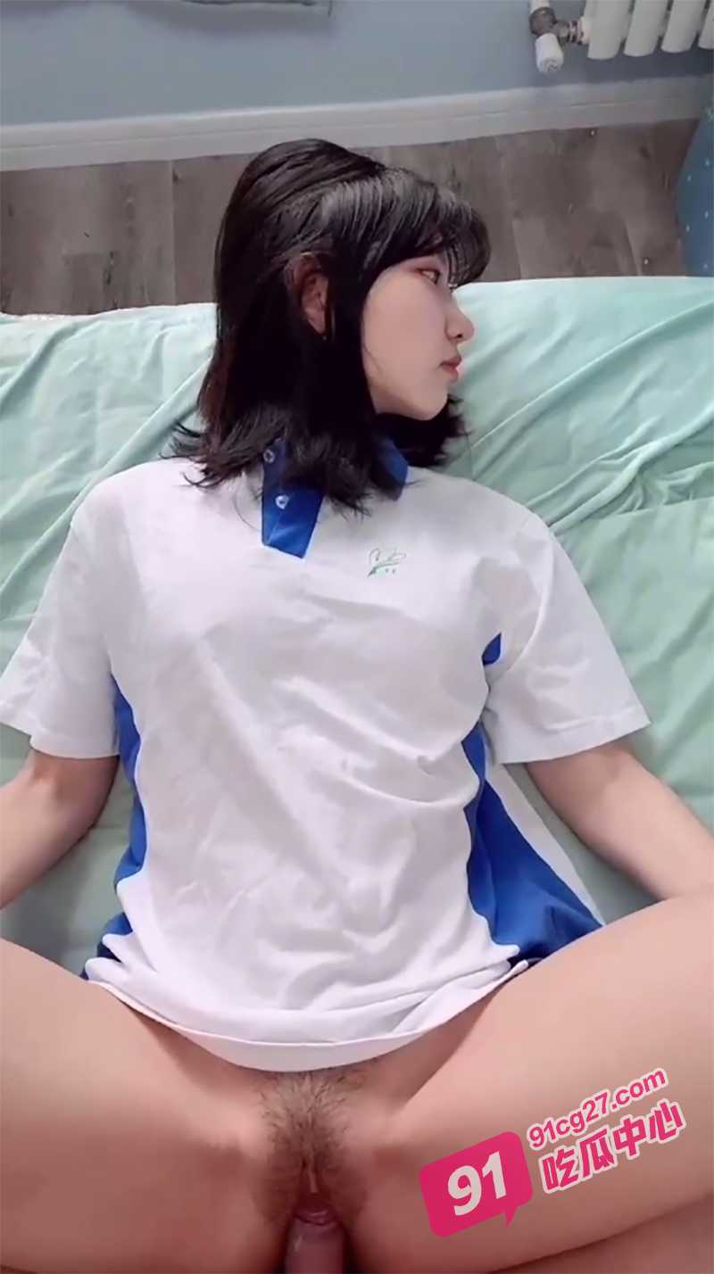 学生妹爆操合集 金钱诱惑下的妩媚 嫩得出水的白虎让人垂涎！ 配图3