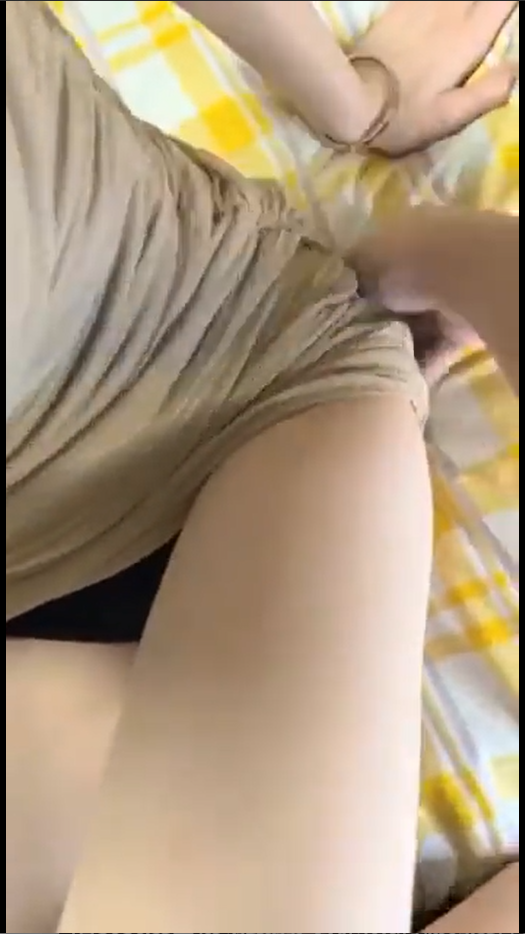 情人节找小姐姐约炮不成 饥渴难耐 找前炮友 小哥哥还没开始帽子就戴上了 配图2