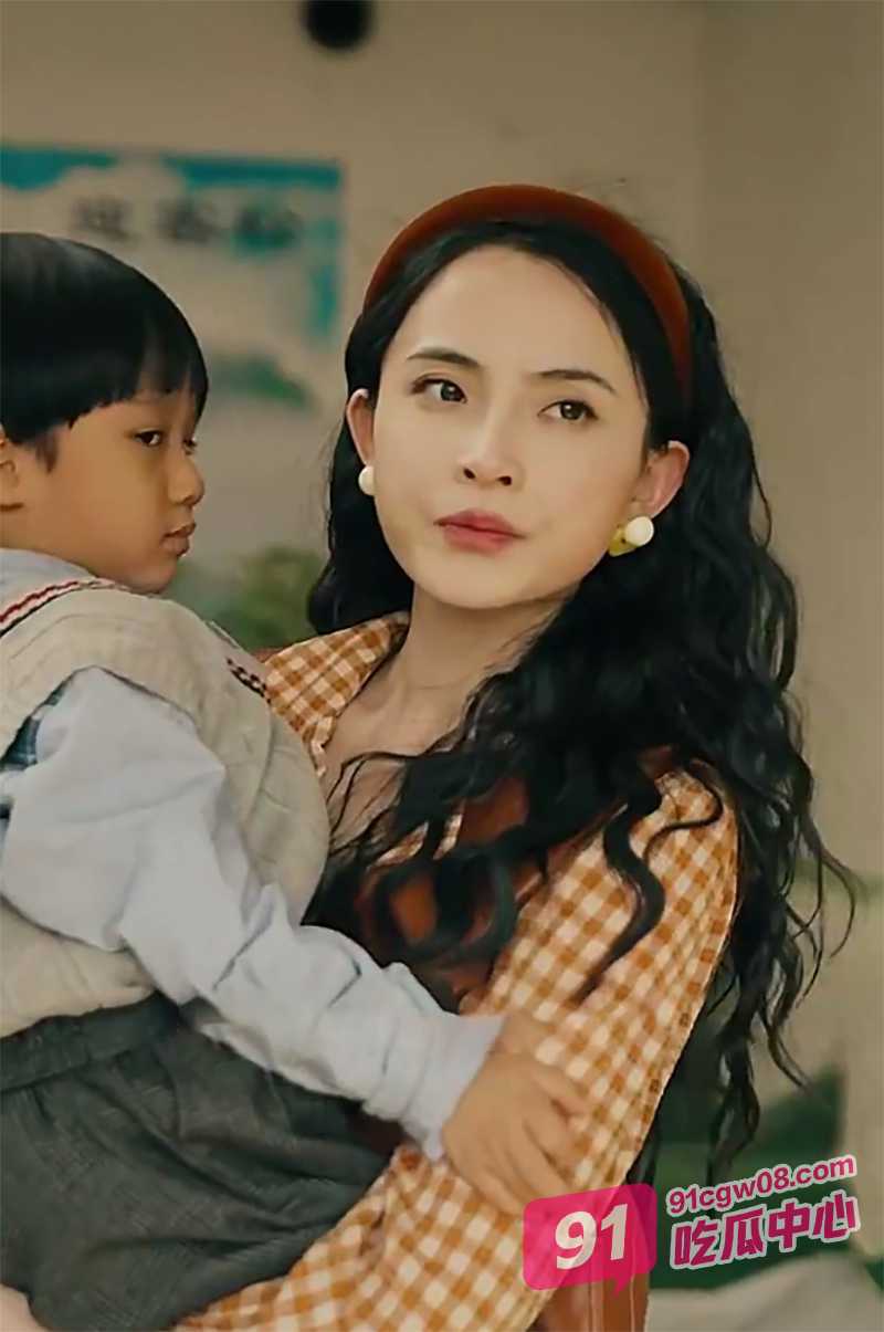 每日短剧《八零漂亮后妈》全集版 女大学生穿越80年代成为两个孩子后妈 满满爽点！ 配图2