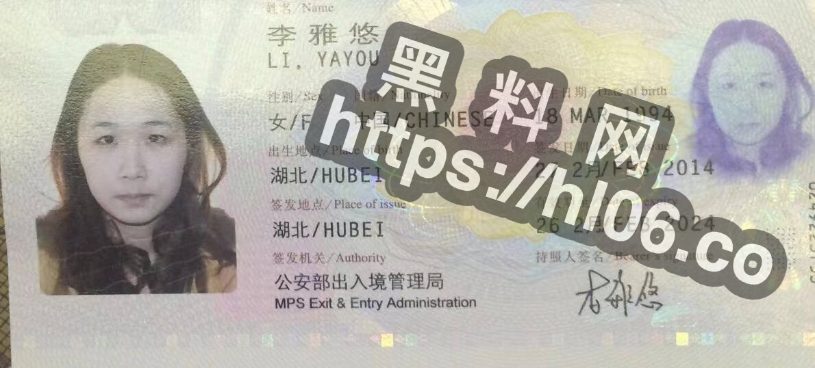 《独家猛料》94年武汉高材生骚母狗「李悠雅」吃鸡狂热粉，曾一度梦想去岛国做女优