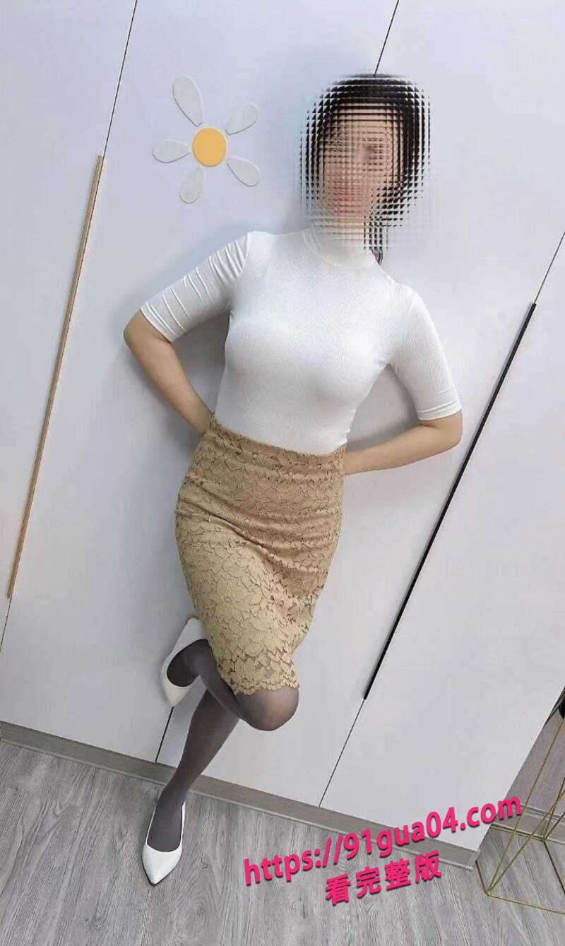 妻子诱惑年轻的儿子01