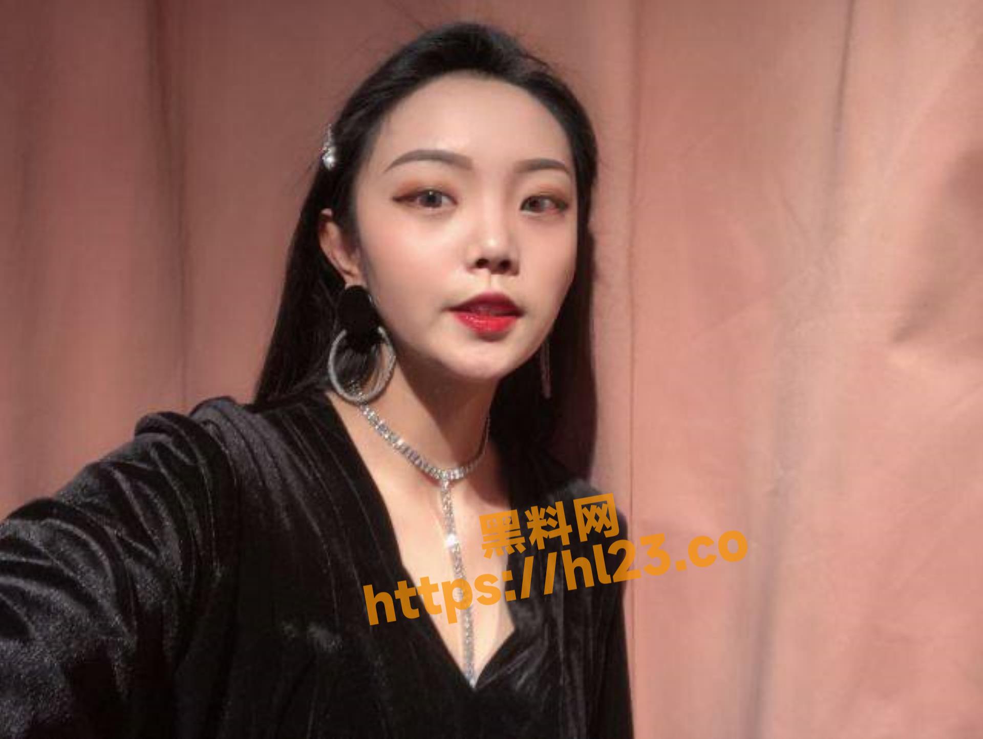 超级豪放的美少妇 竟然对我毫无防备 那我肯定好好的满足她