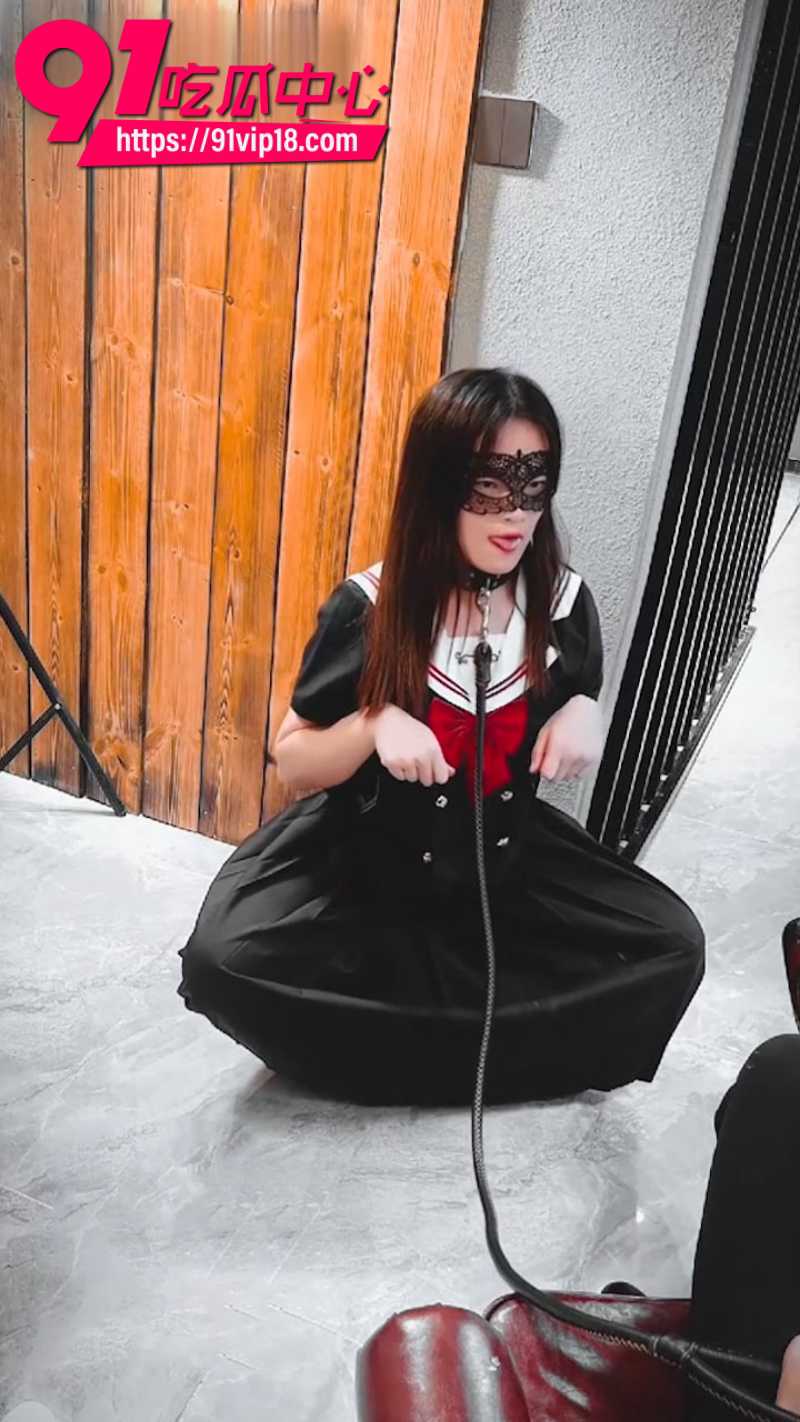 顶级SM大神沧桑s多奴鞭打调教抖M小母狗1