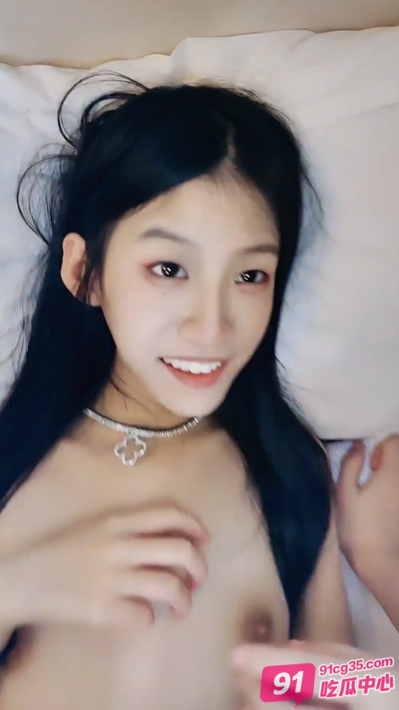 另类春晚直播！学生妹自慰怼拍揉穴 欣赏骚婊高潮瞬间 配图3