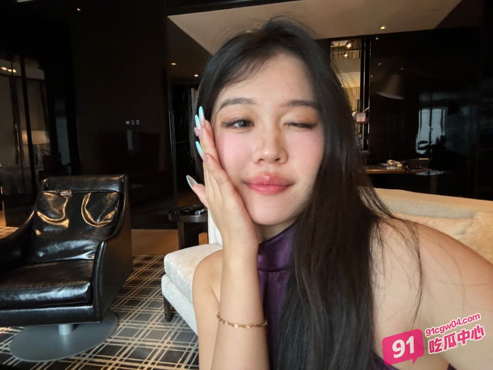 湖南哺乳期极品人妻 林晨 刚生完孩子就约炮体育特长生 巨乳被揉捏挤出奶水四溅 配图3