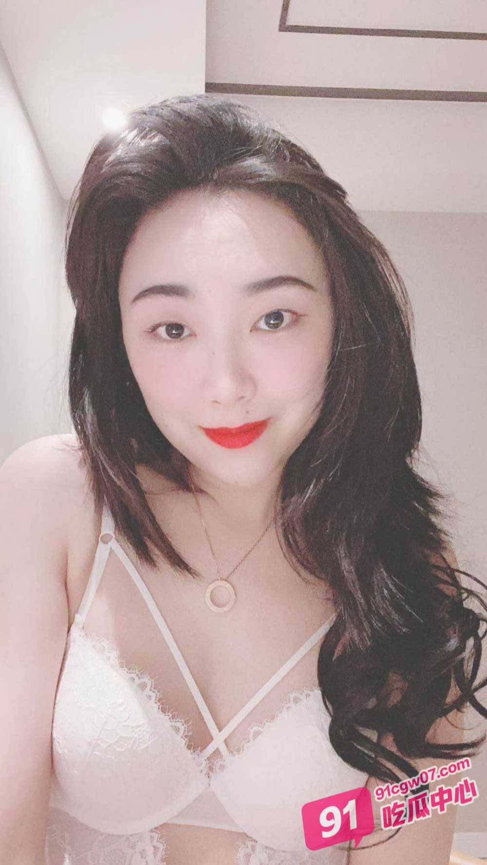 成都母狗陈小艺明目张胆给老公戴绿帽 各种给男人发自己的裸照 到处约炮！ 配图2