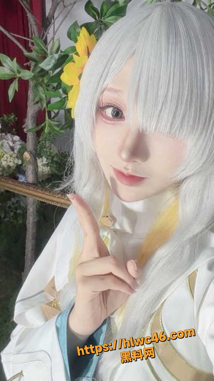 网红男娘 怡华 极致反差cos 扮演圣女床上服侍老公 骚叫声超级好听