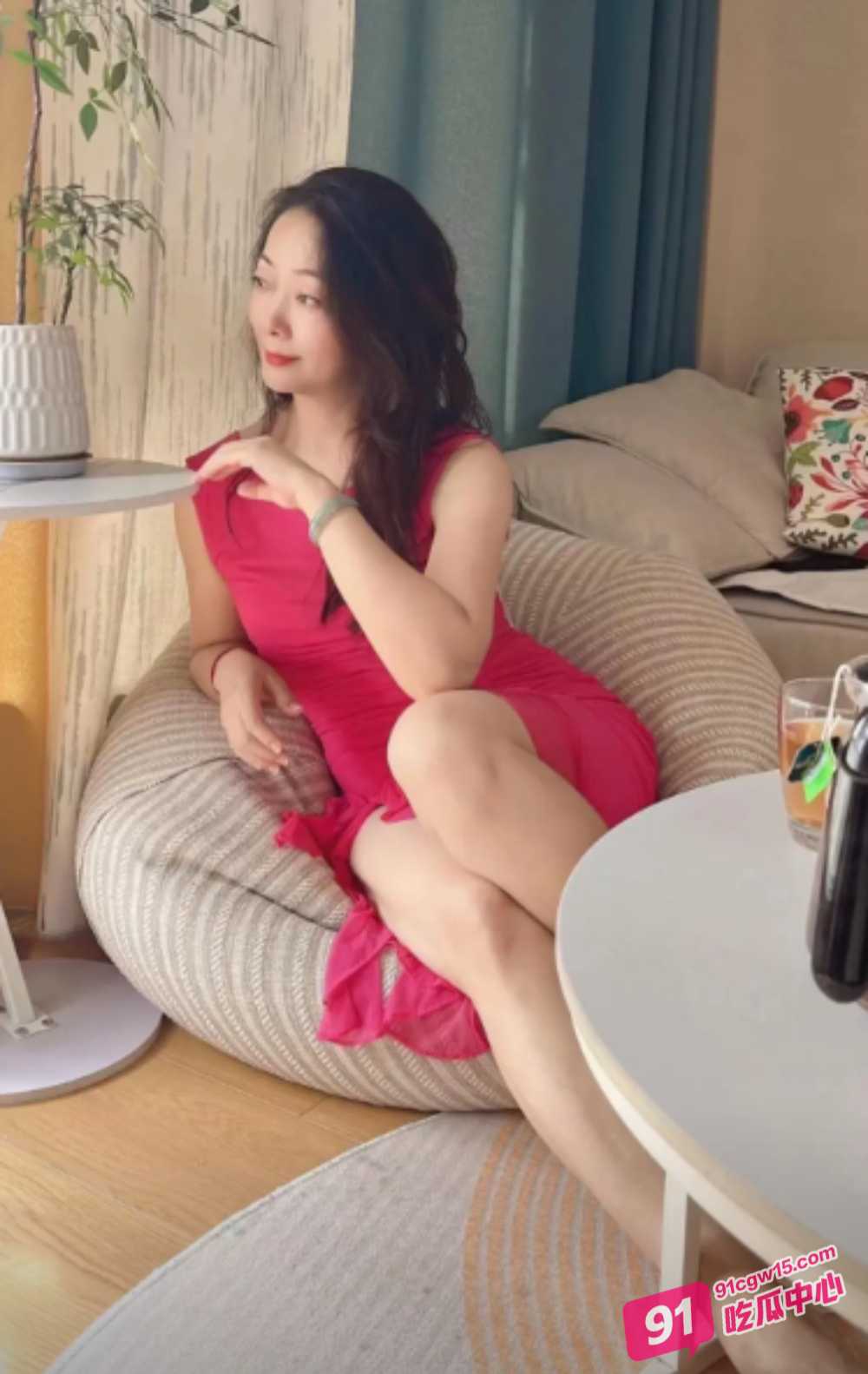 干瘦小伙嫖娼丰满熟女阿姨 无情压价150 要口交居然还要肛交？