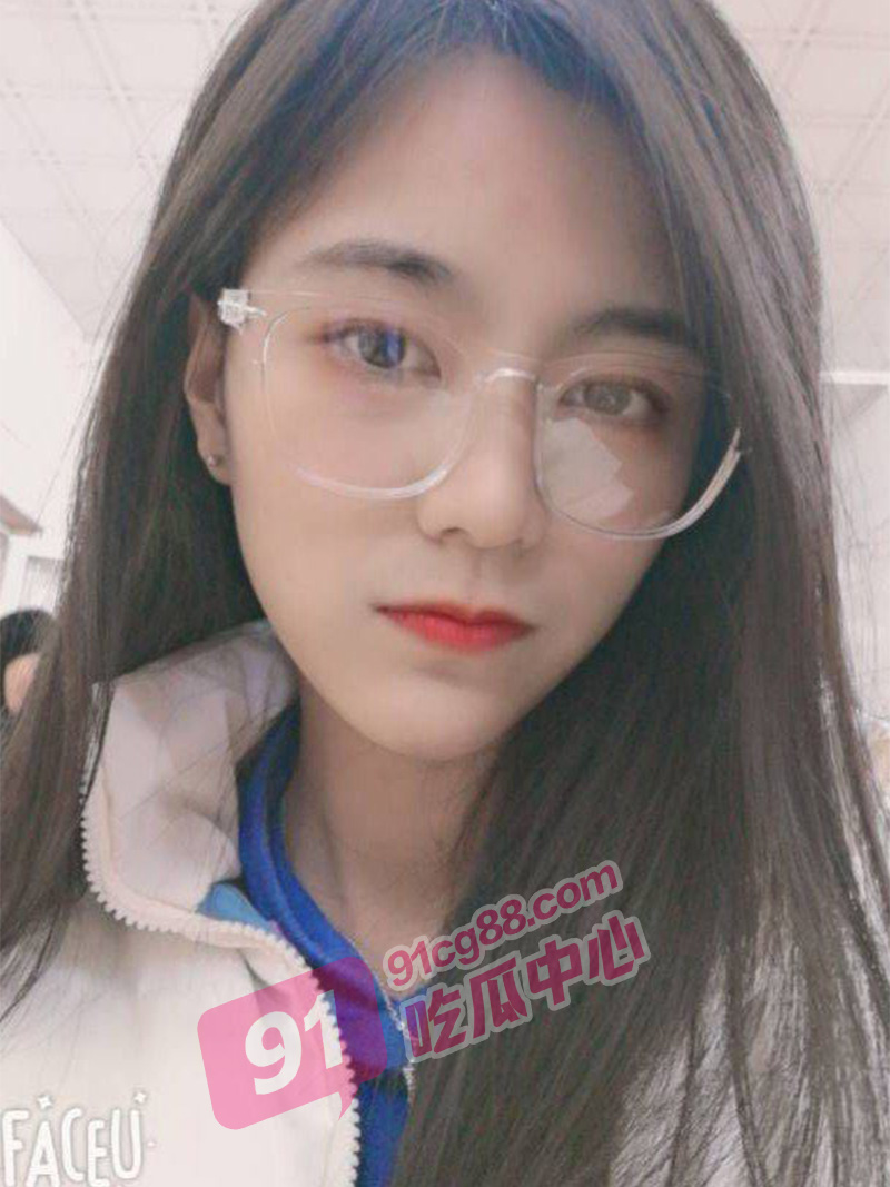 强推同事的女朋友 在他俩刚刚战斗过的床上 奋马扬鞭！