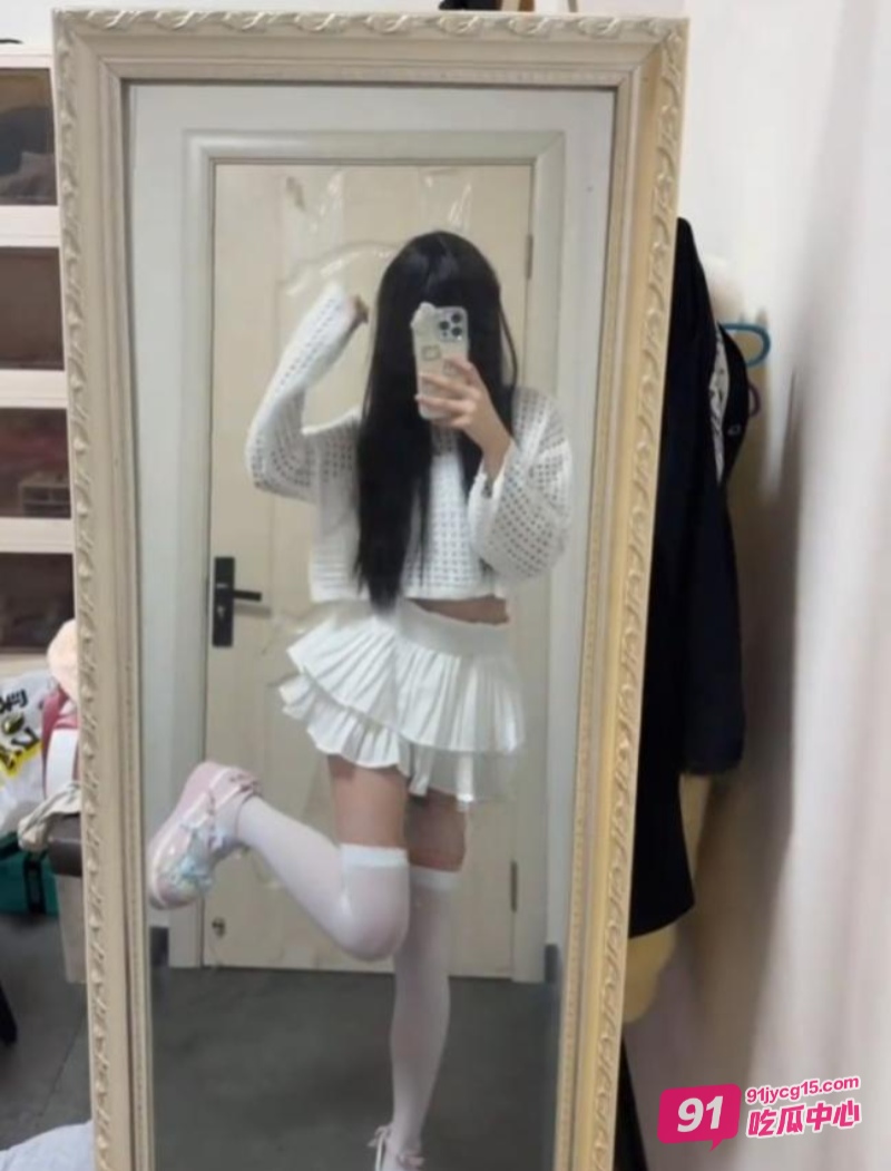 抖音高颜值嫩妹袁帅私下兼职做鸡！1V1裸聊视频流出～ 配图3