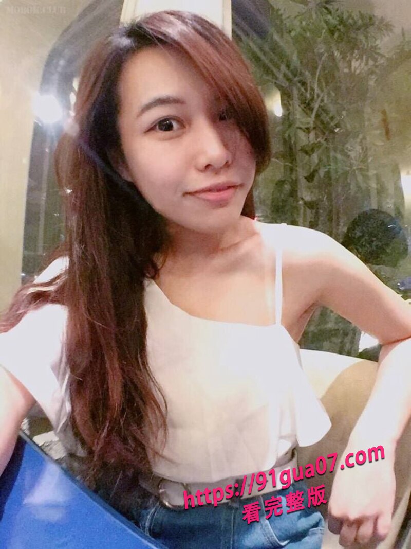 母子乱伦~人妻身穿性感制服诱惑儿子 包着饺子后入